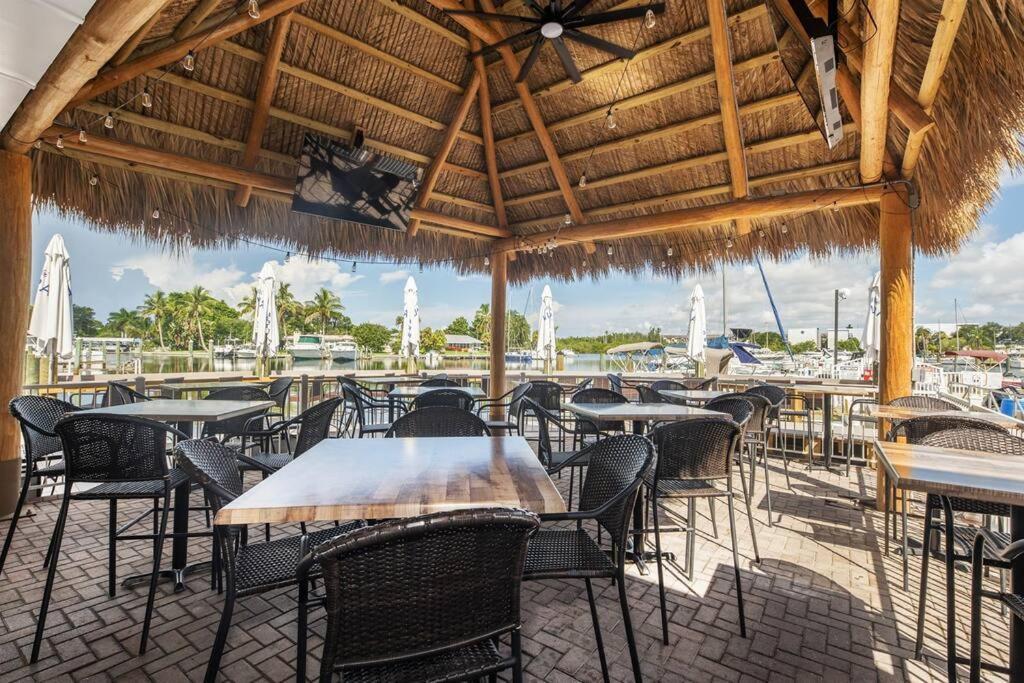 Апарт отель Bay Breeze South Bradenton Экстерьер фото
