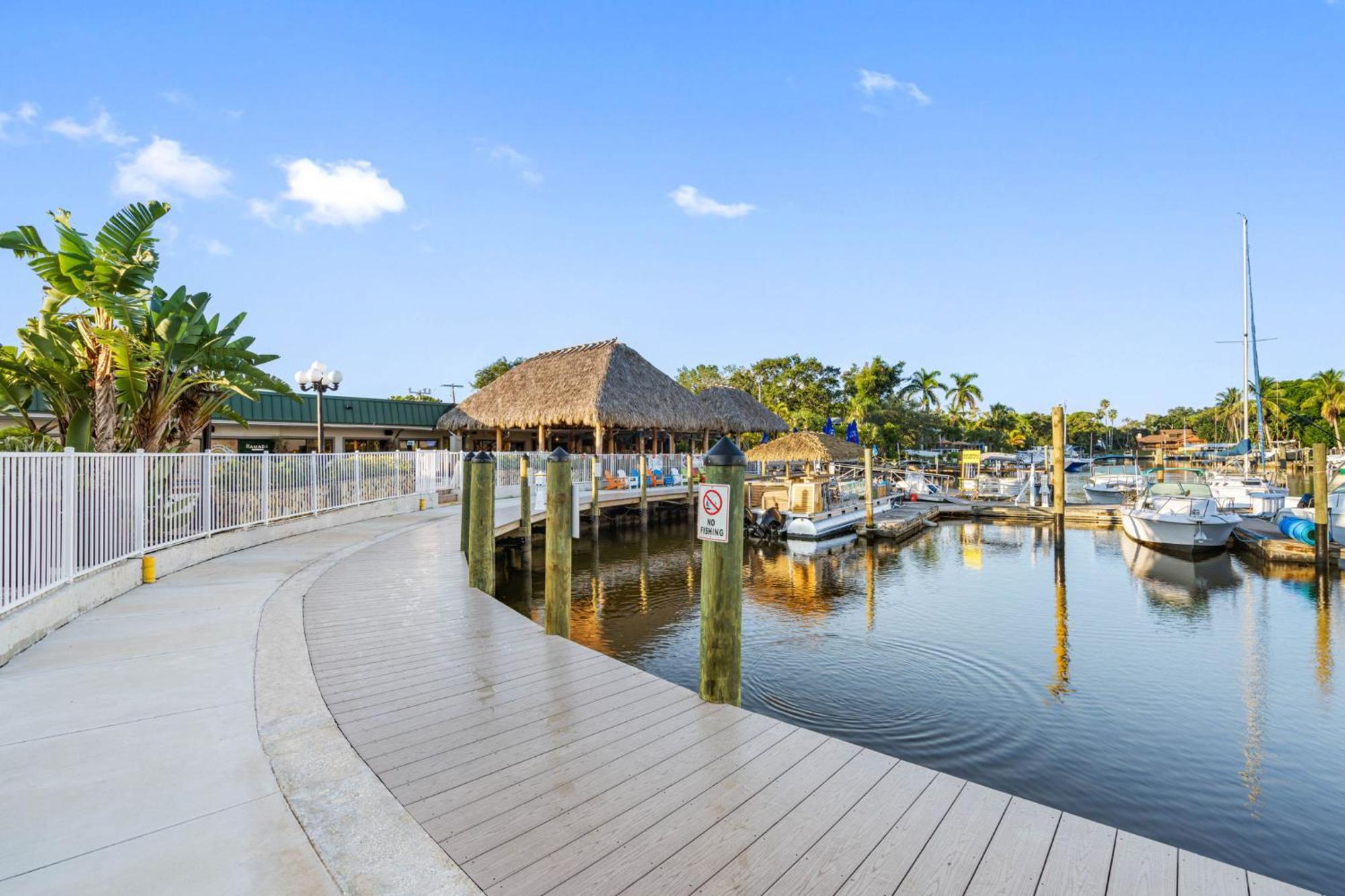 Апарт отель Bay Breeze South Bradenton Экстерьер фото