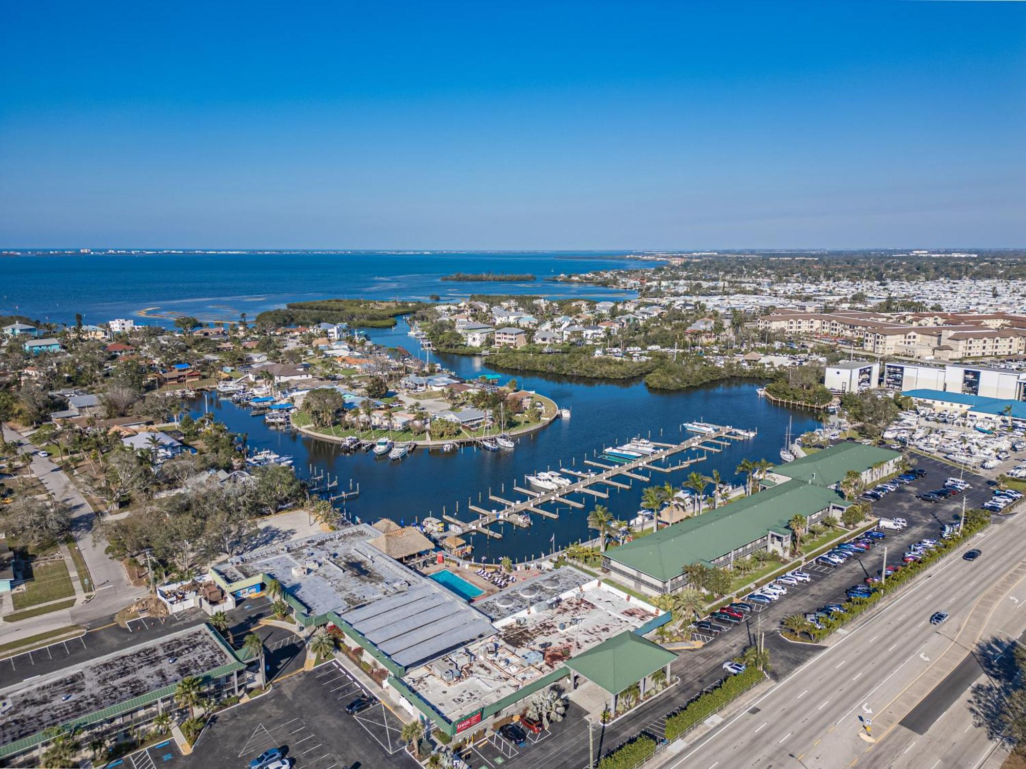 Апарт отель Bay Breeze South Bradenton Экстерьер фото