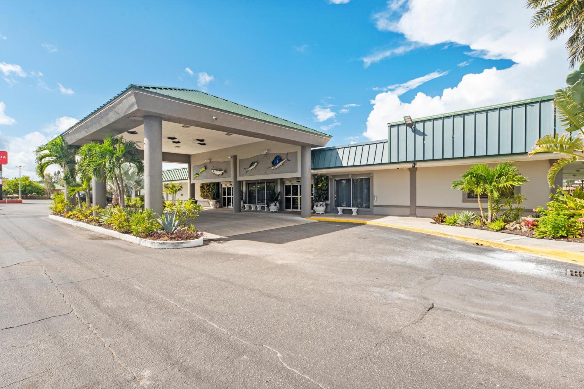 Апарт отель Bay Breeze South Bradenton Экстерьер фото