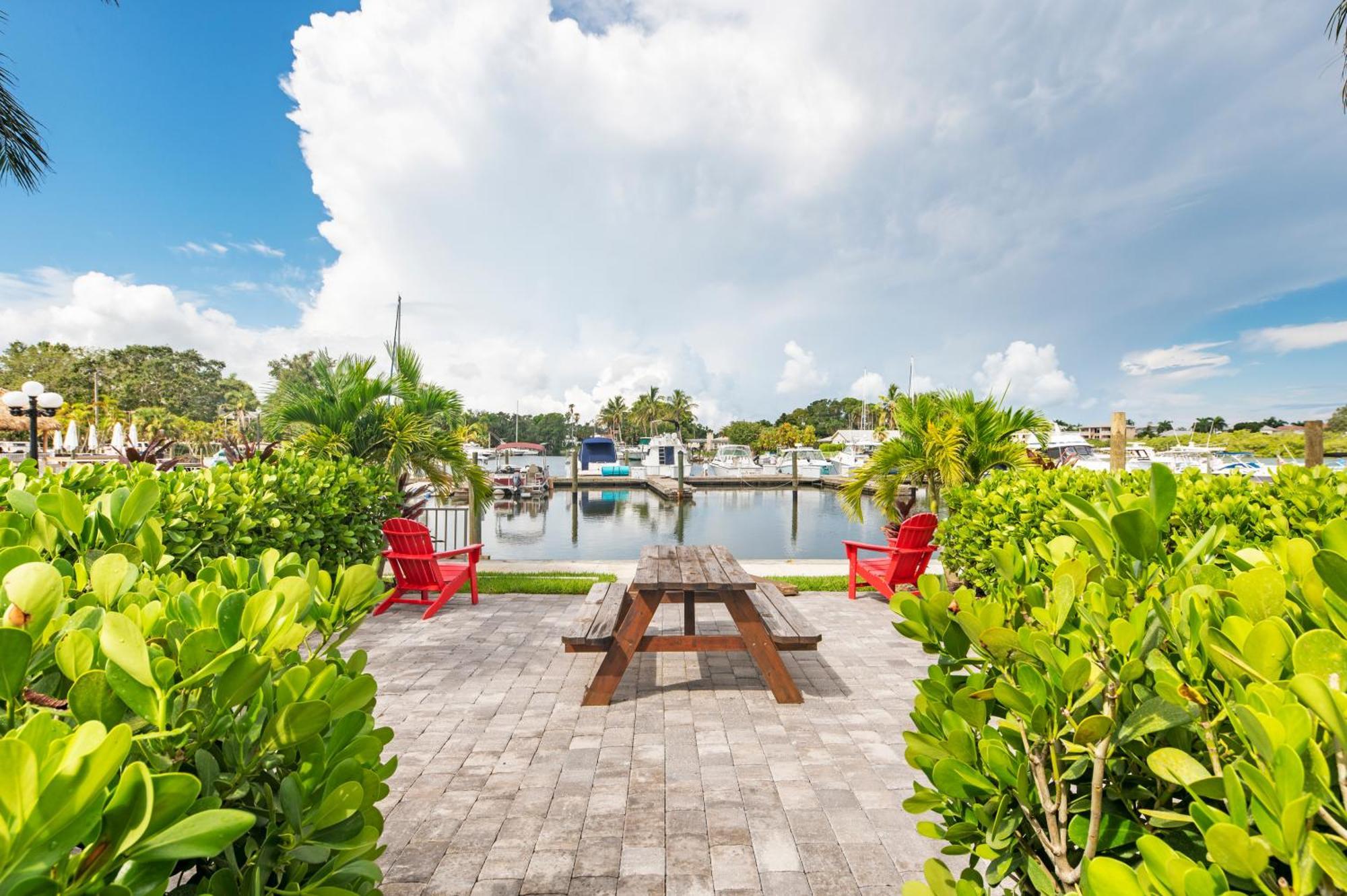 Апарт отель Bay Breeze South Bradenton Экстерьер фото