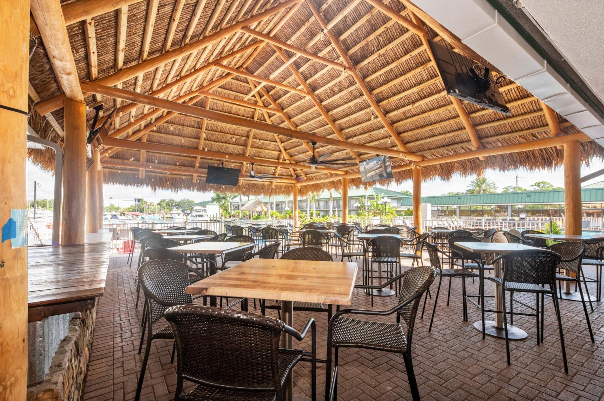 Апарт отель Bay Breeze South Bradenton Экстерьер фото