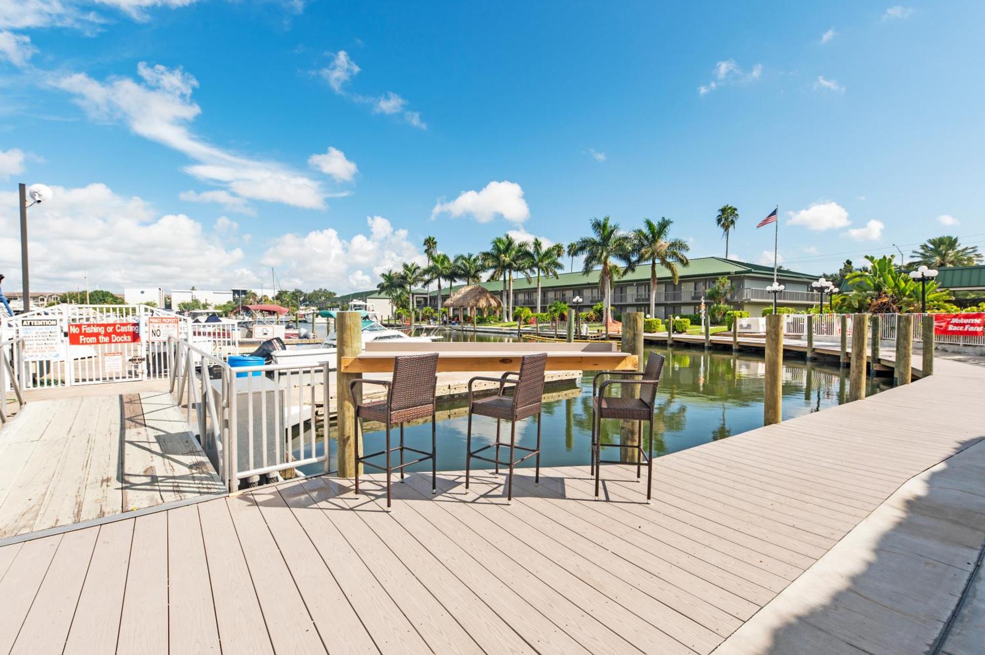 Апарт отель Bay Breeze South Bradenton Экстерьер фото